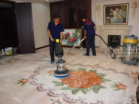 会客厅地毯清洁